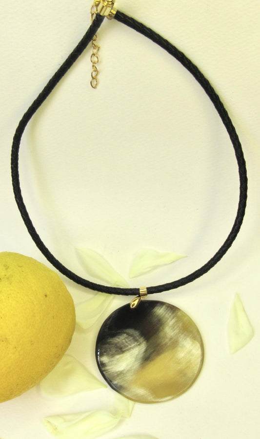 Collar Medallón Guampa
