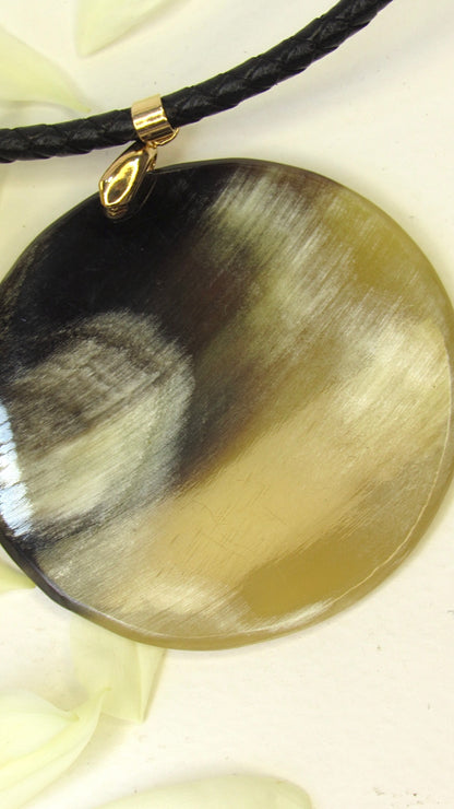 Collar Medallón Guampa