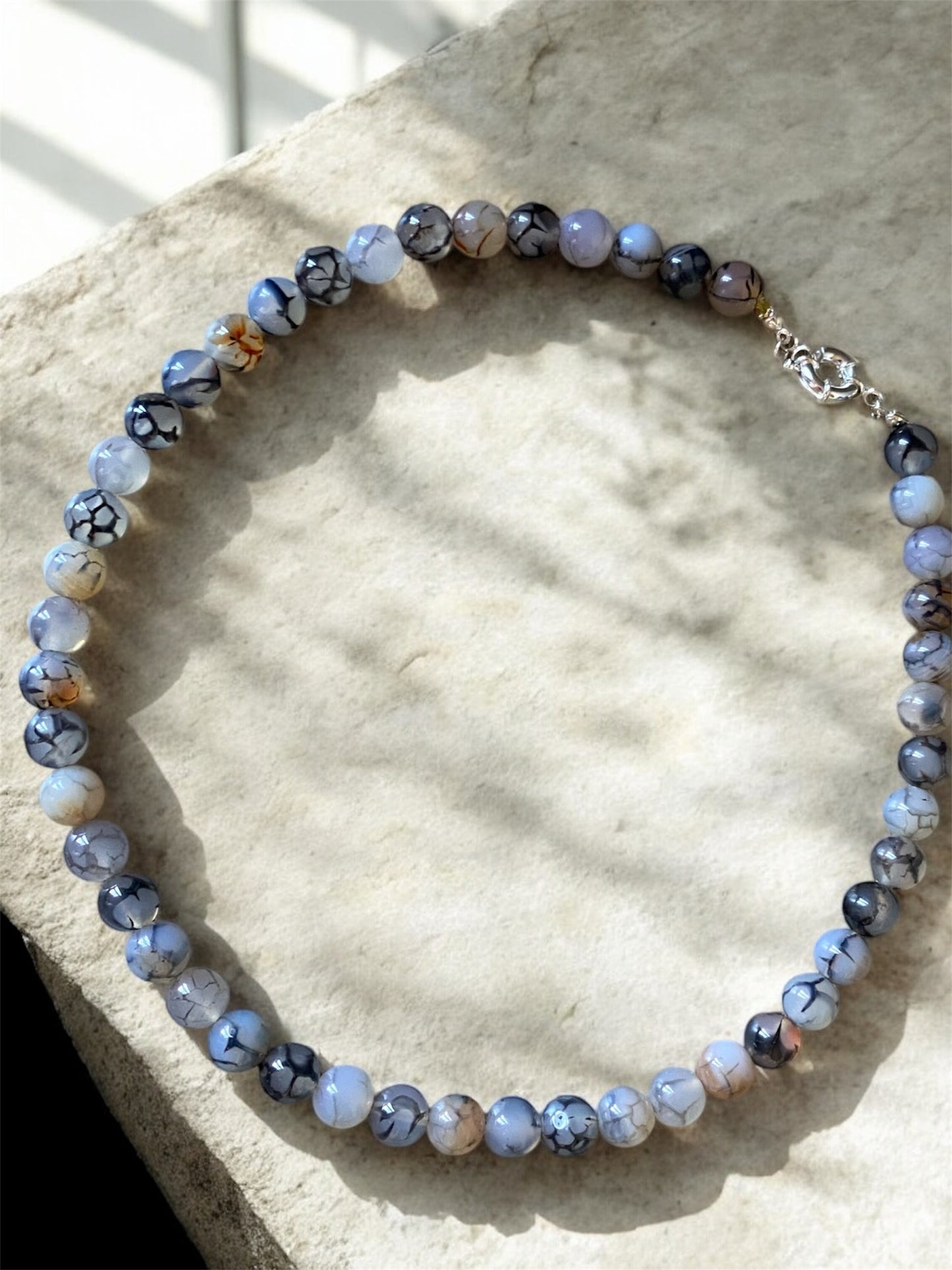 Collar de Agata de vena de dragón blanco