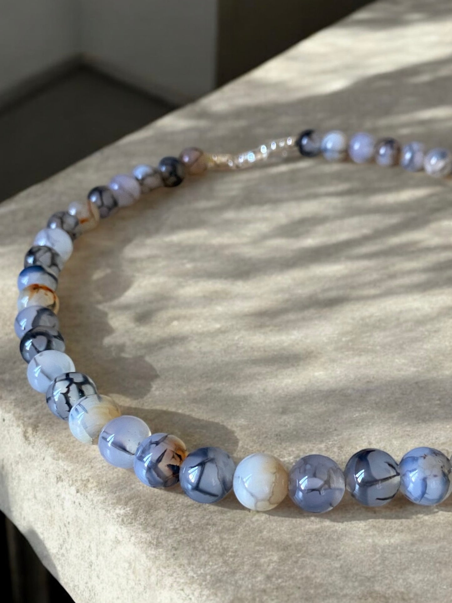 Collar de Agata de vena de dragón blanco