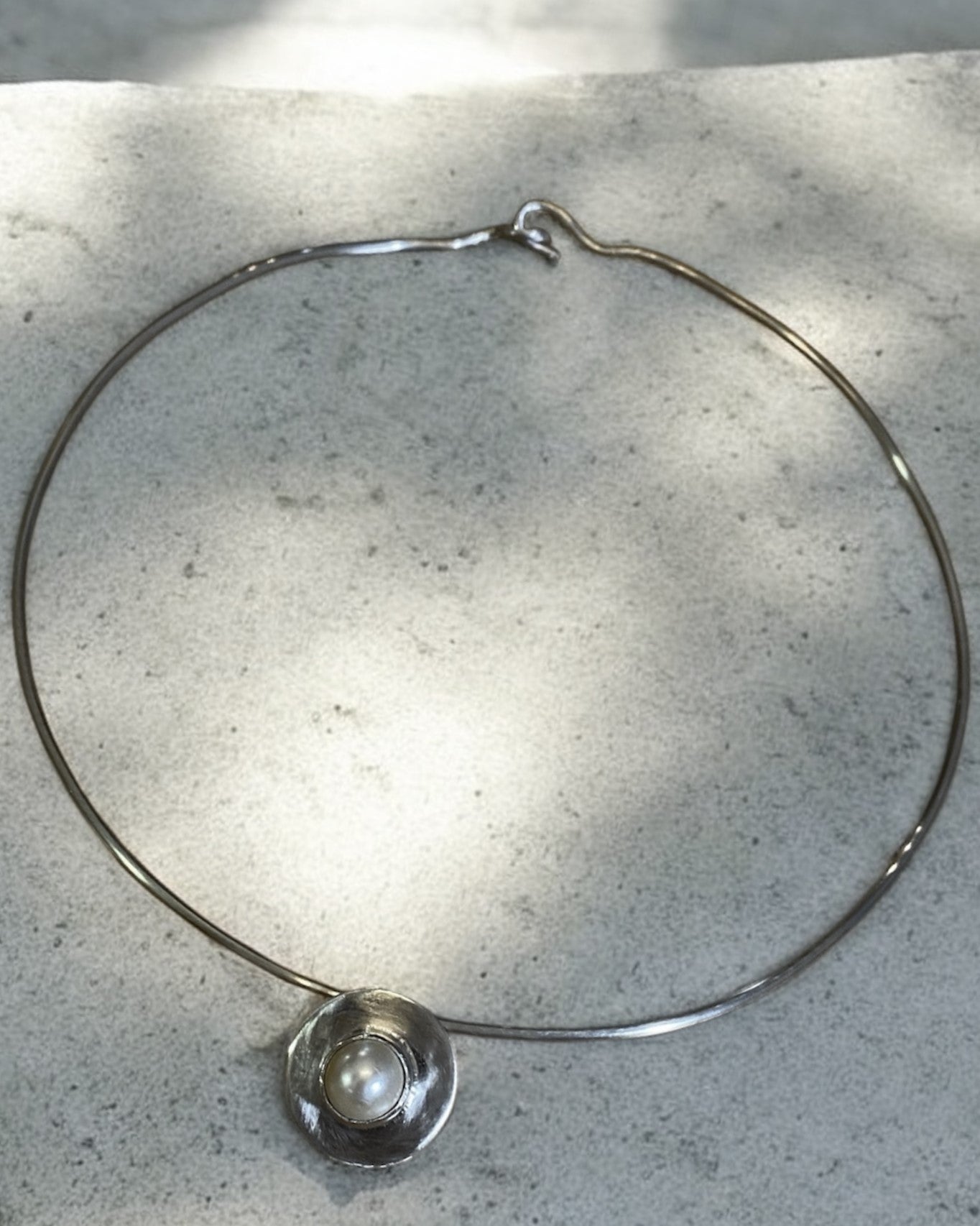 Gargantilla con dije perla y plata 925